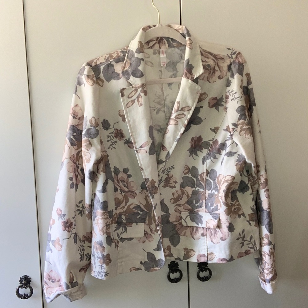 White Floral open Front Blazer
